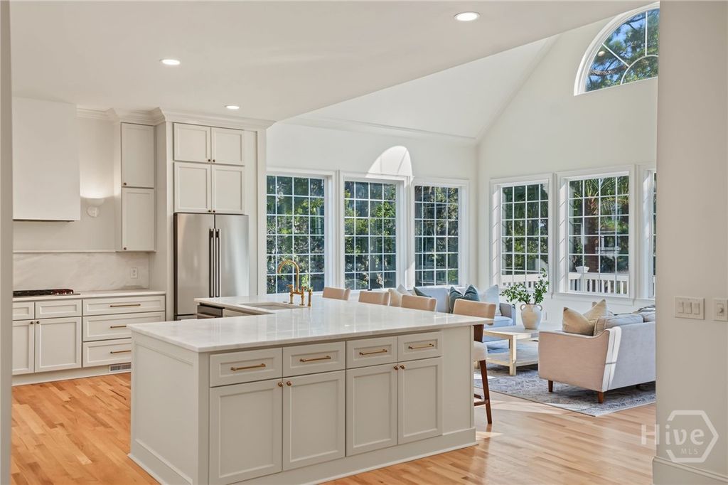 Image 5 of property listing at 221 Lyman Hall, Savannah, GA 31410