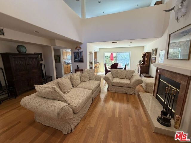 1043 11th Street 3, Santa Monica, CA 90403