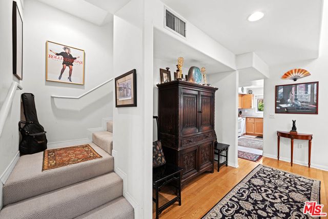 1043 11th Street 3, Santa Monica, CA 90403