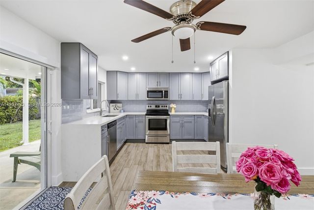 941 E 16th Pl, Hialeah, FL 33010