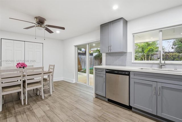 941 E 16th Pl, Hialeah, FL 33010