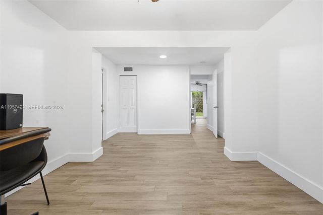 941 E 16th Pl, Hialeah, FL 33010