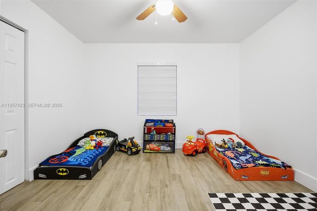 941 E 16th Pl, Hialeah, FL 33010