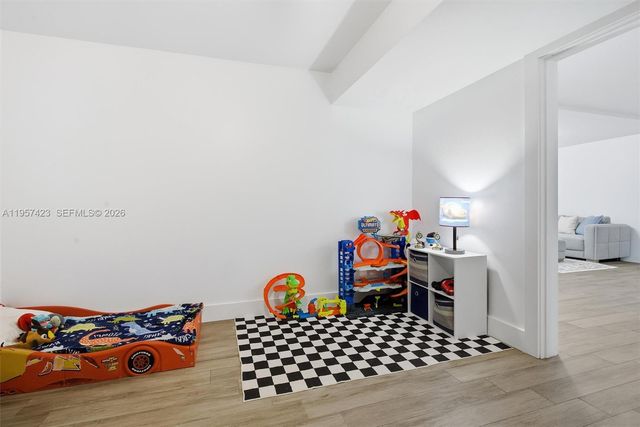 941 E 16th Pl, Hialeah, FL 33010