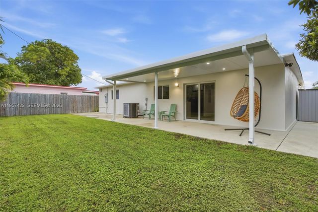 941 E 16th Pl, Hialeah, FL 33010