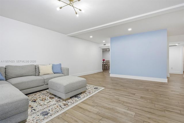 941 E 16th Pl, Hialeah, FL 33010