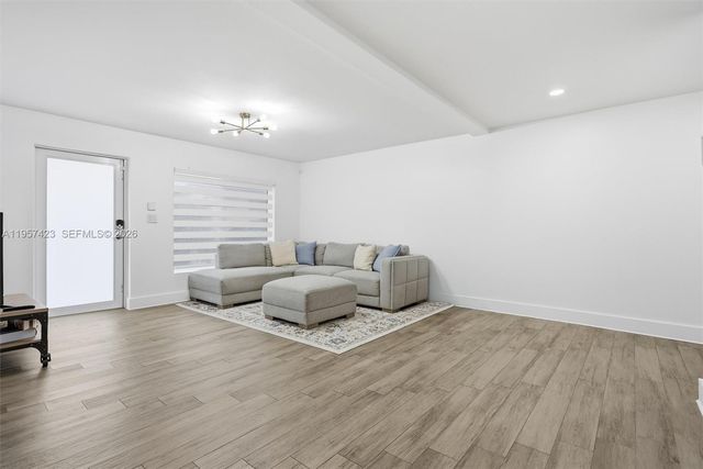 941 E 16th Pl, Hialeah, FL 33010