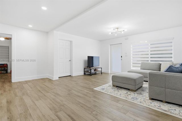 941 E 16th Pl, Hialeah, FL 33010