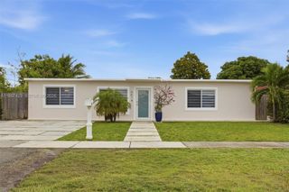 941 E 16th Pl, Hialeah, FL 33010