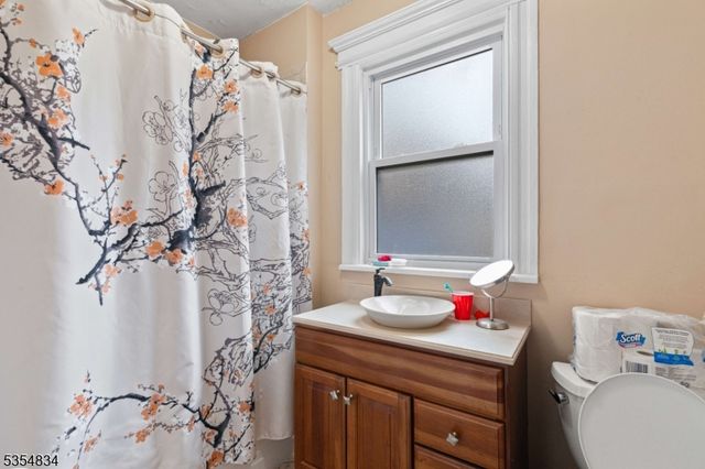 257 Rutledge Ave, East Orange City, NJ 07017