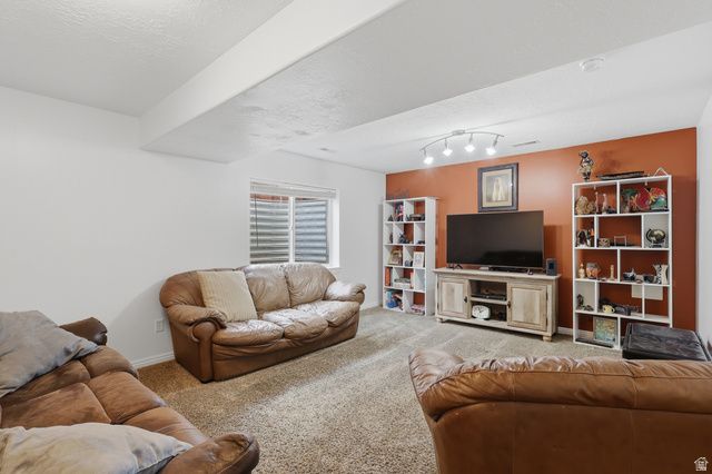 1189 N 750 W, Clinton, UT 84015