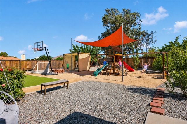 16470 Pauhaska, Apple Valley, CA 92307
