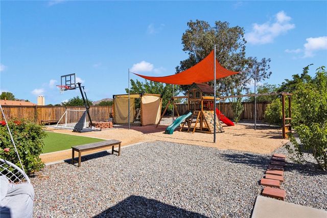 16470 Pauhaska, Apple Valley, CA 92307