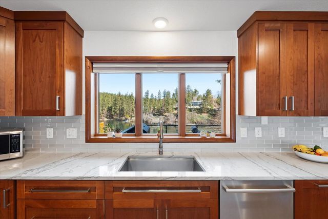 7515 E South Riverway Ave, Spokane Valley, WA 99212