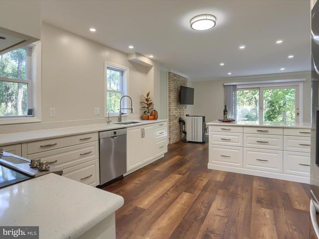 2051 SAUERS RD, Harrisburg, PA 17110