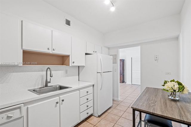 90 Edgewater Dr 1216, Coral Gables, FL 33133