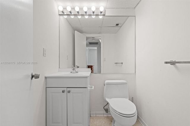 90 Edgewater Dr 1216, Coral Gables, FL 33133