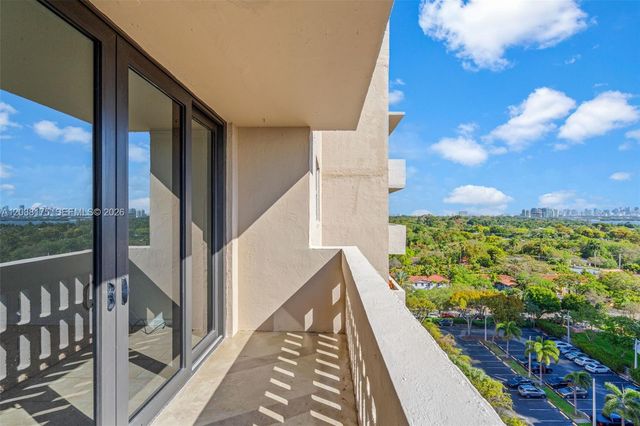 90 Edgewater Dr 1216, Coral Gables, FL 33133