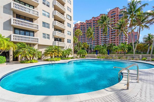 90 Edgewater Dr 1216, Coral Gables, FL 33133