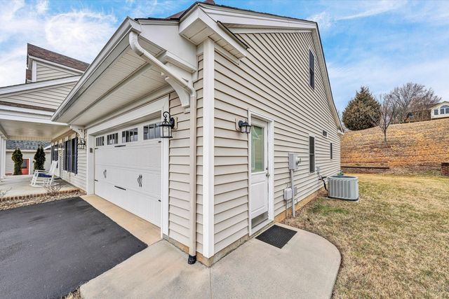 5671 Sullivan LN, Roanoke, VA 24012