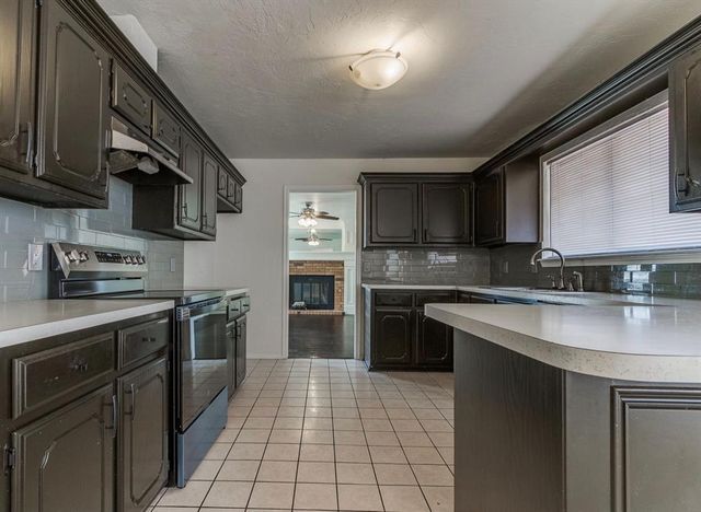 11633 SW 3rd Street, Yukon, OK 73099