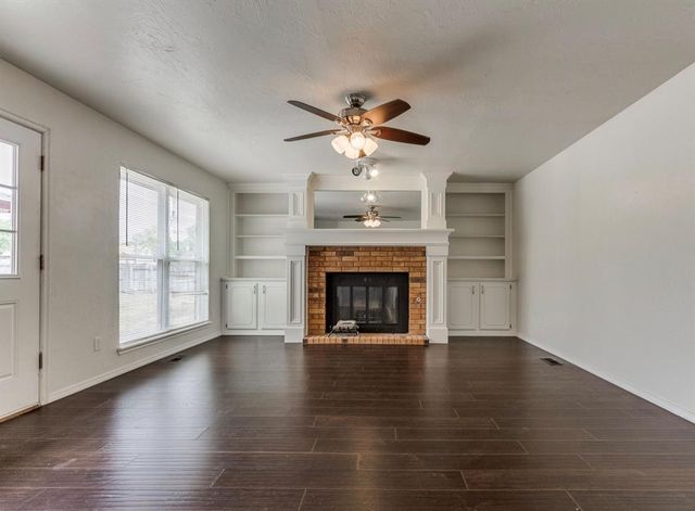 11633 SW 3rd Street, Yukon, OK 73099
