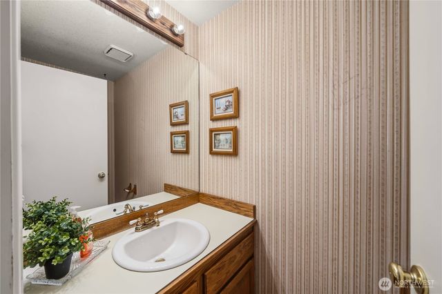 3811 S 255th Place, Kent, WA 98032