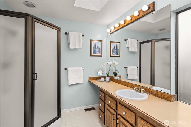 3811 S 255th Place, Kent, WA 98032