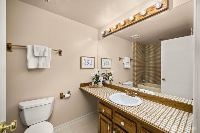 3811 S 255th Place, Kent, WA 98032