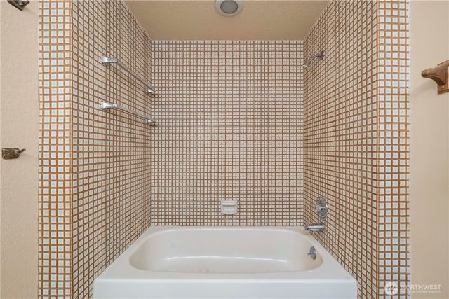 3811 S 255th Place, Kent, WA 98032