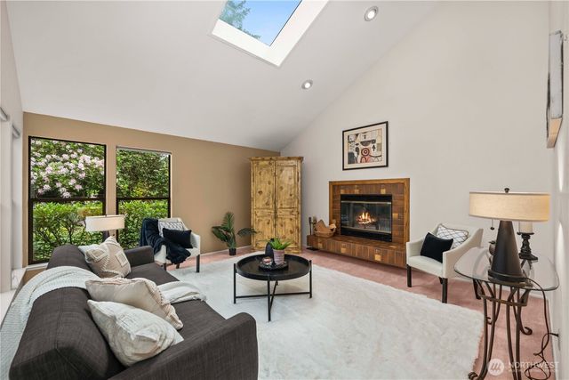 3811 S 255th Place, Kent, WA 98032