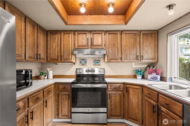 3811 S 255th Place, Kent, WA 98032