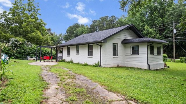 5599 Redan Circle, Stone Mountain, GA 30088