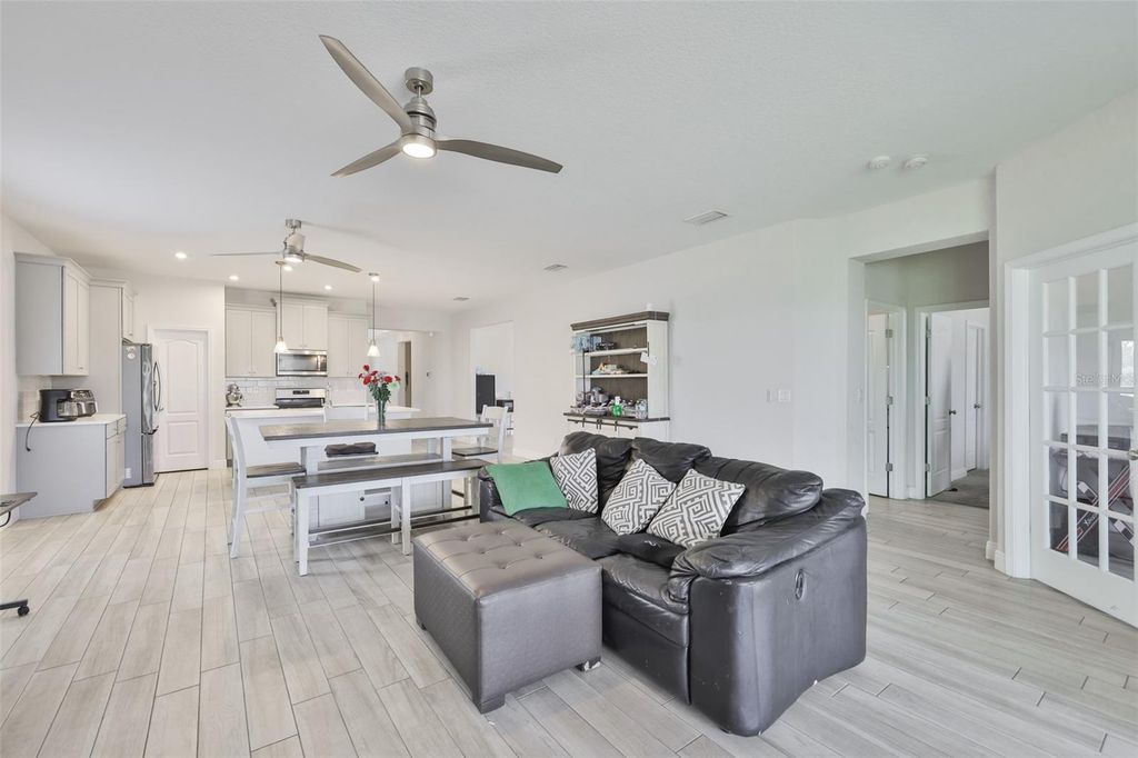 Image 13 of property listing at 5418 SILVER SUN DRIVE, Apollo Beach, FL 33572