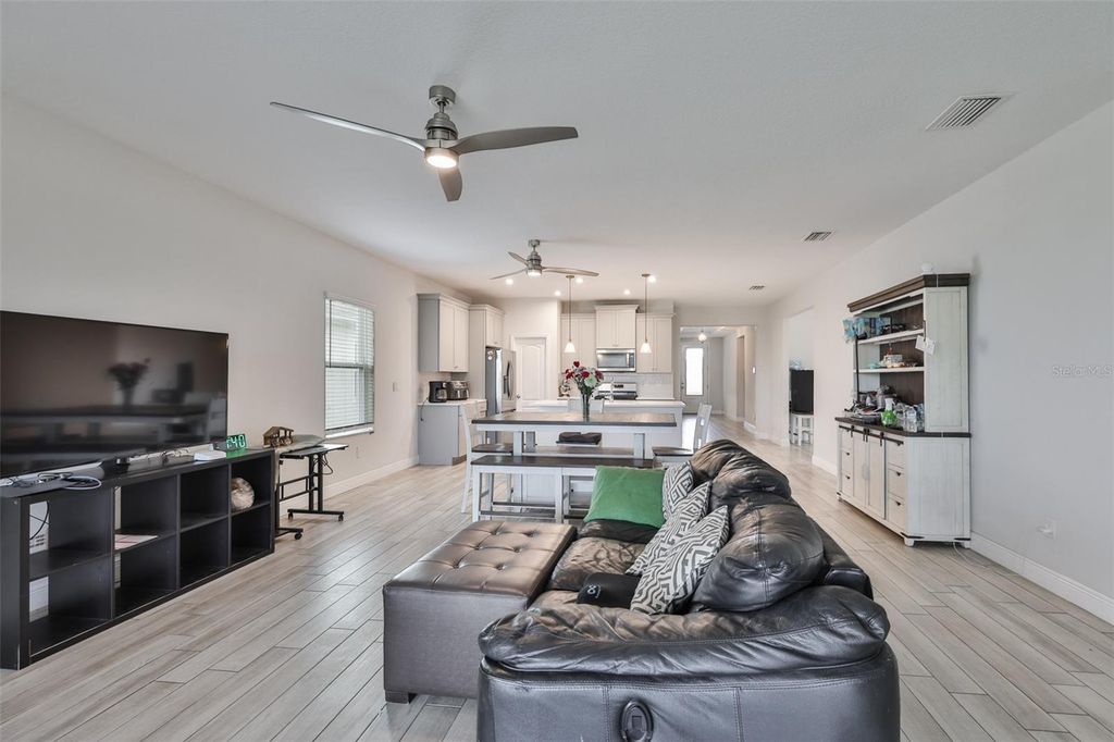 Image 14 of property listing at 5418 SILVER SUN DRIVE, Apollo Beach, FL 33572