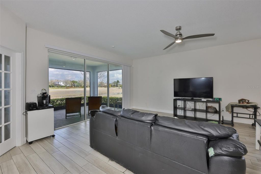 Image 15 of property listing at 5418 SILVER SUN DRIVE, Apollo Beach, FL 33572