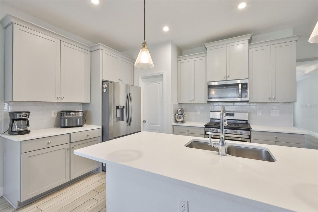 Image 16 of property listing at 5418 SILVER SUN DRIVE, Apollo Beach, FL 33572