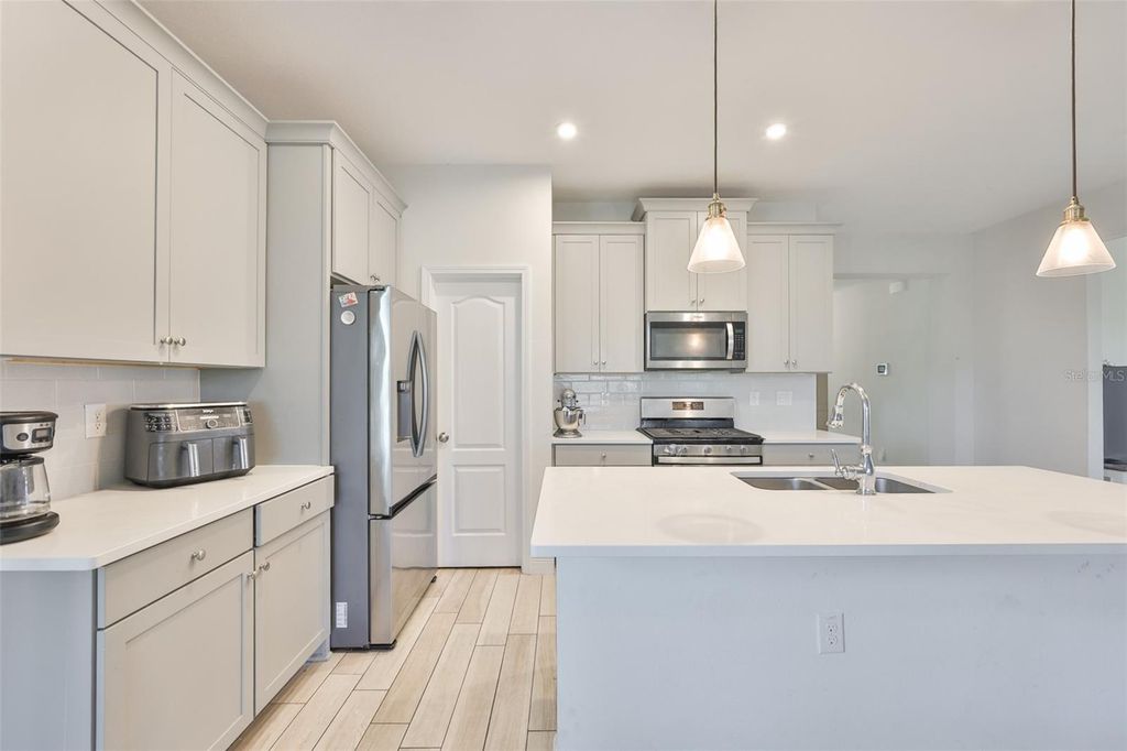 Image 17 of property listing at 5418 SILVER SUN DRIVE, Apollo Beach, FL 33572