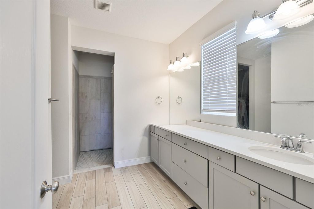 Image 21 of property listing at 5418 SILVER SUN DRIVE, Apollo Beach, FL 33572