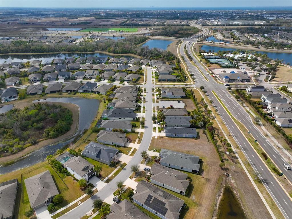 Image 9 of property listing at 5418 SILVER SUN DRIVE, Apollo Beach, FL 33572