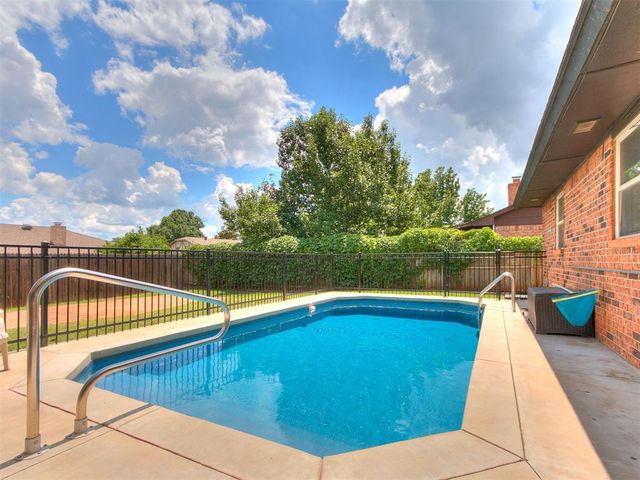 1506 Glenwood Drive, Moore, OK 73160