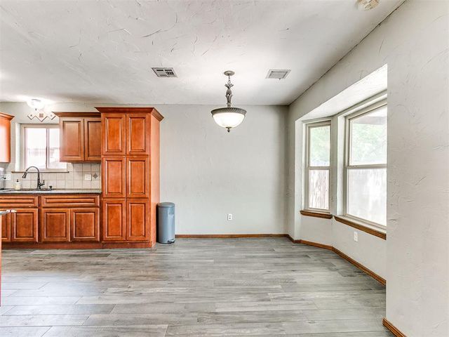 1506 Glenwood Drive, Moore, OK 73160