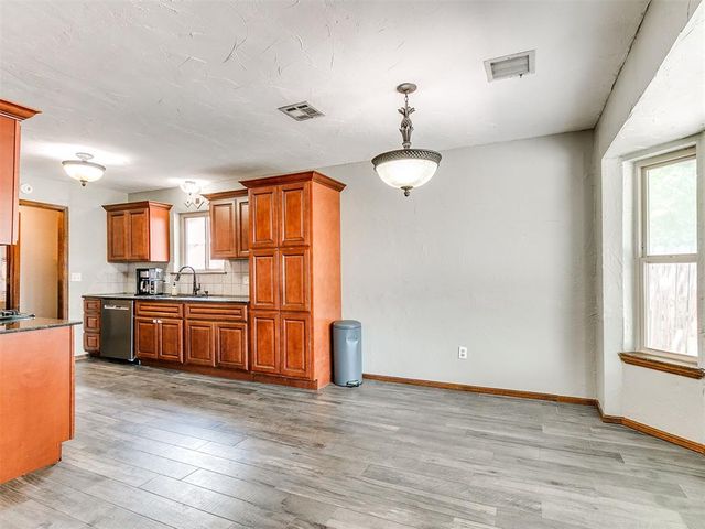 1506 Glenwood Drive, Moore, OK 73160