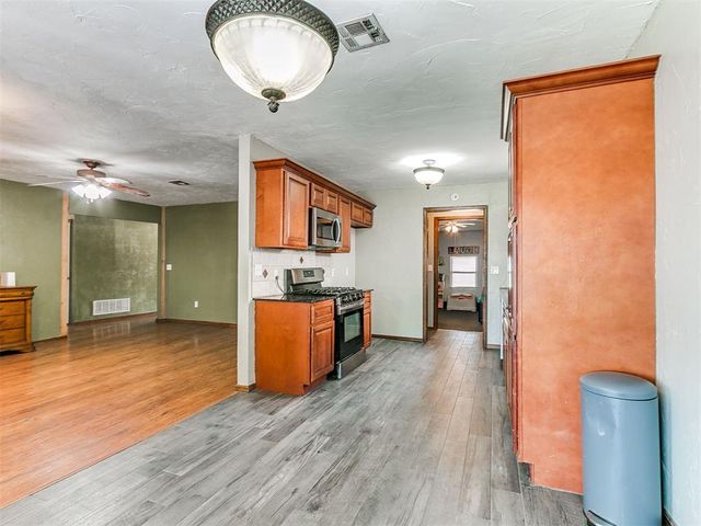 1506 Glenwood Drive, Moore, OK 73160