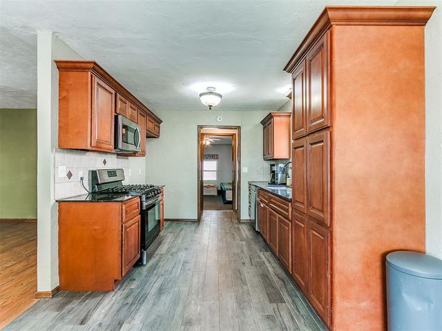 1506 Glenwood Drive, Moore, OK 73160