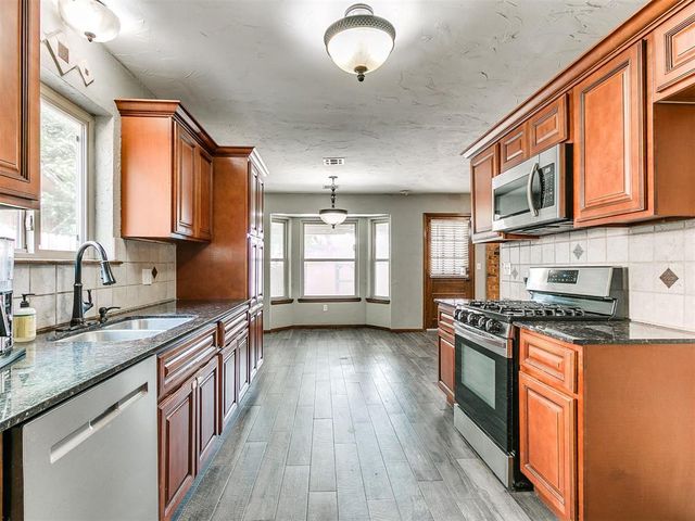 1506 Glenwood Drive, Moore, OK 73160