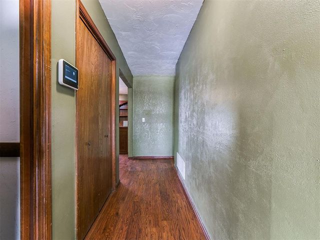 1506 Glenwood Drive, Moore, OK 73160