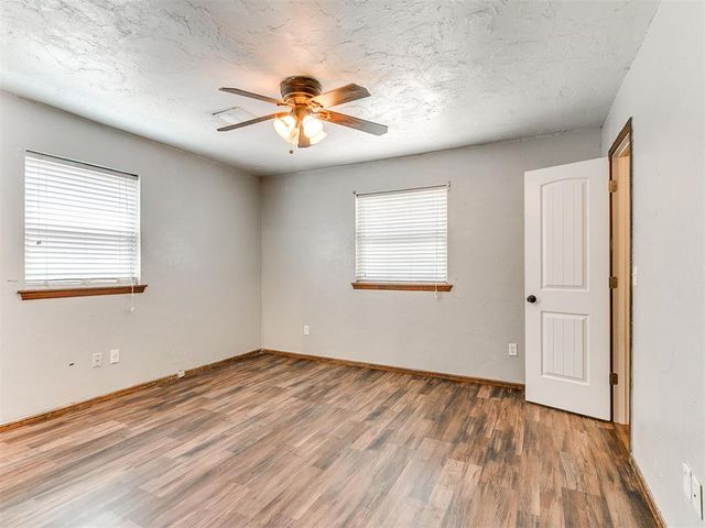 1506 Glenwood Drive, Moore, OK 73160