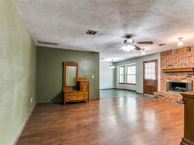 1506 Glenwood Drive, Moore, OK 73160