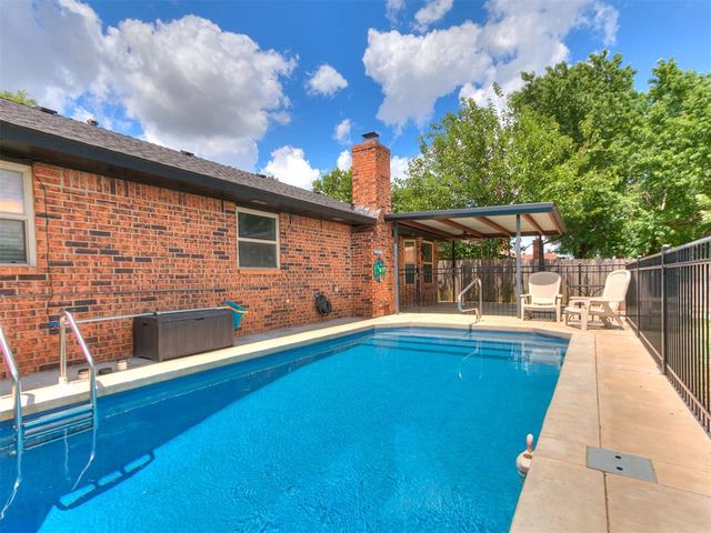 1506 Glenwood Drive, Moore, OK 73160